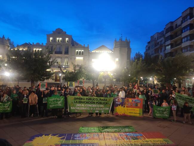 Concentración en defensa de la Eduación Pública en Huesca