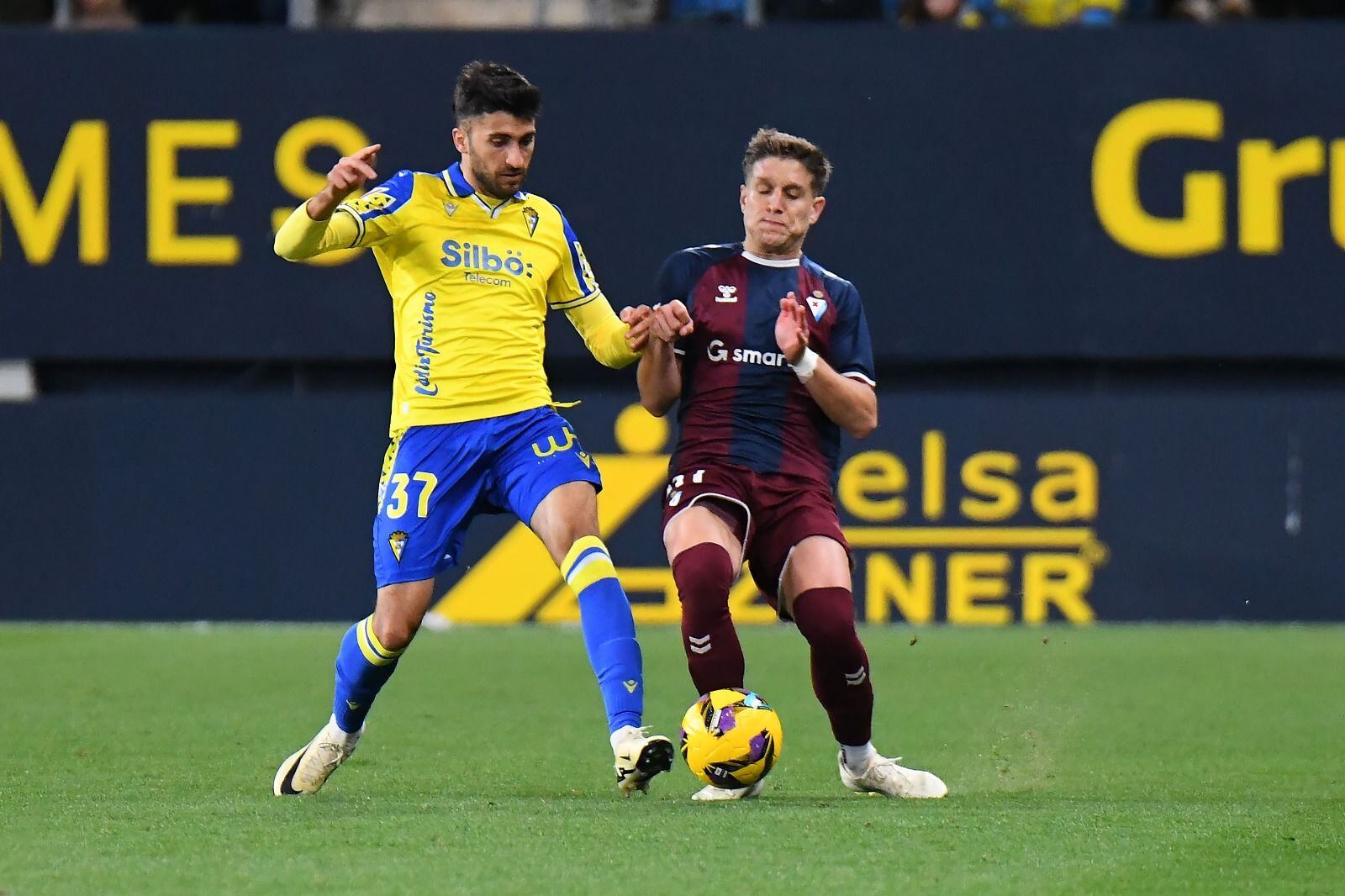 Mario Climent junto a Corpas en el encuentro de hoy en el Nuevo Mirandilla. Foto: Cádiz CF.