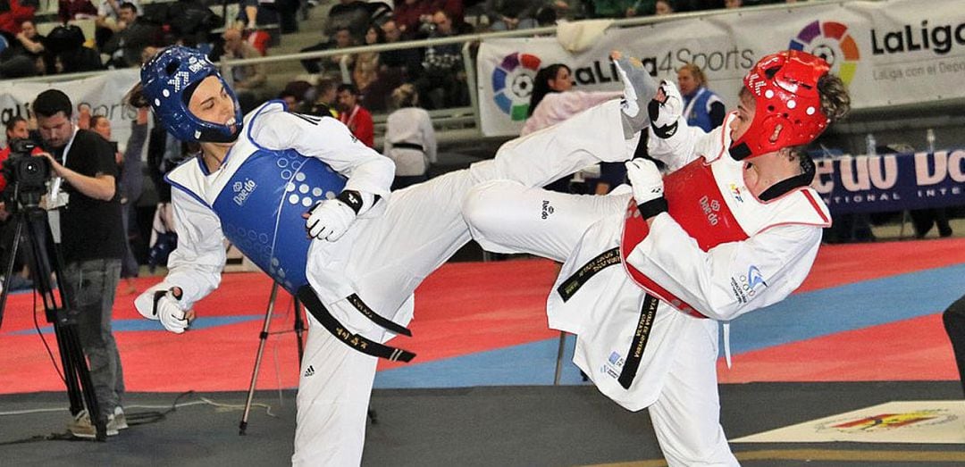 Eva Calvo (azul) se impuso a la gallega Donsil en cuartos de final.