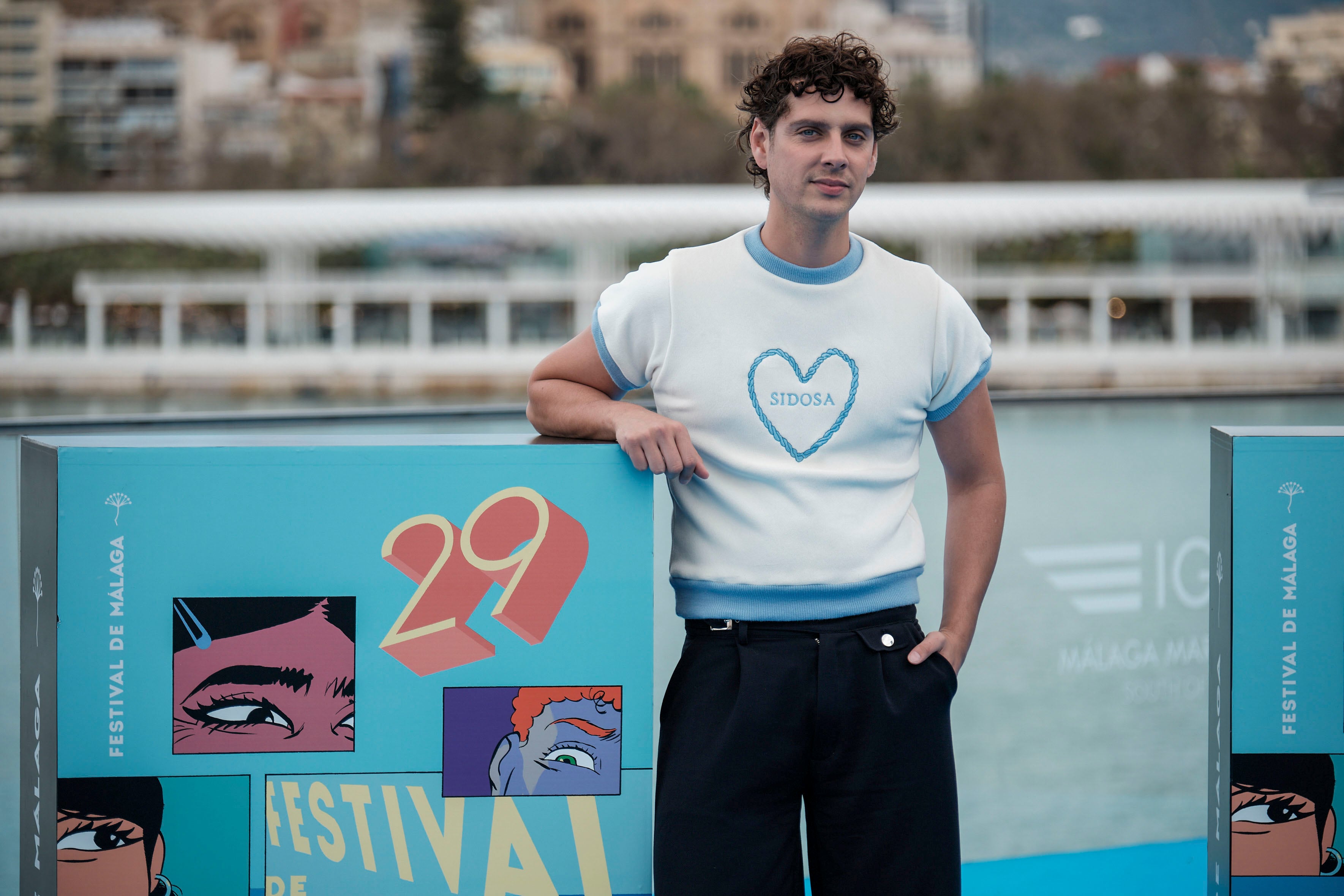 MÁLAGA, 10/03/2026.- El actor y protagonista Eduardo Casanova posa para las cámaras durante el pase gráfico de la película 'Sidosa'. EFE/ Gregorio Marrero