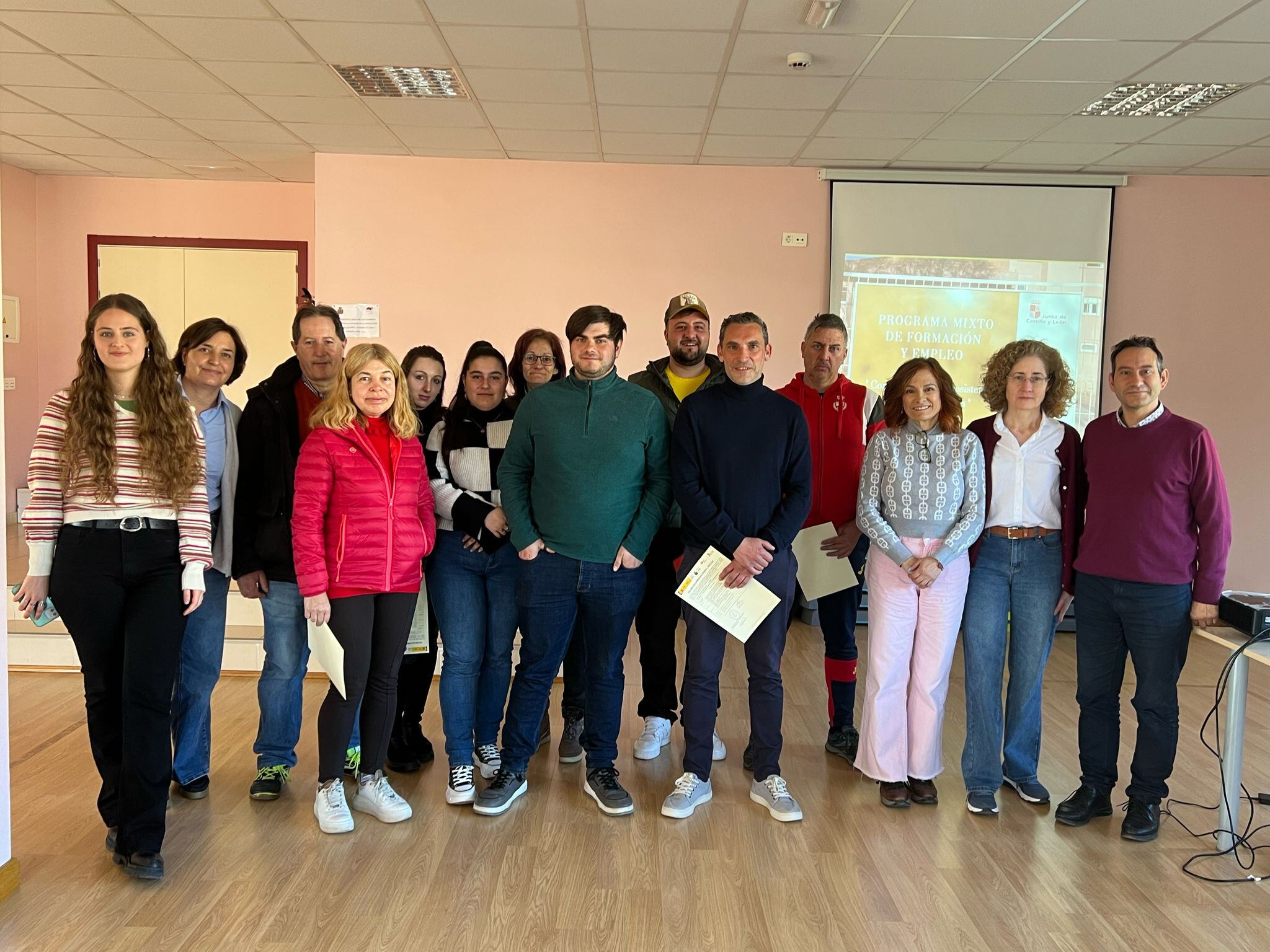 Foto colectiva tras la entrega de los diplomas