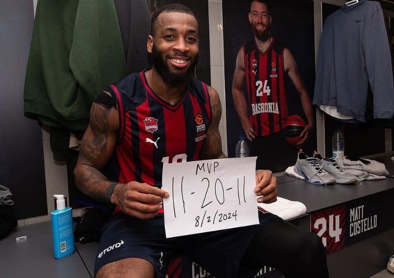 Codi Miller-McIntyre celebra su récord en la Euroliga con el Baskonia: 11 puntos,11 rebotes y 20 asistencias