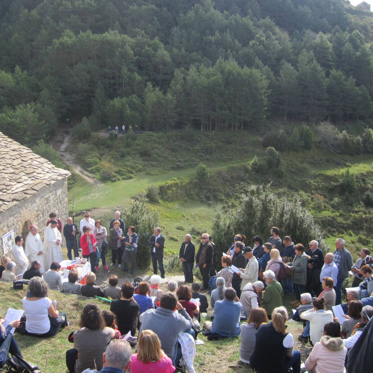 La celebración del milenio de la ermita de los Santos Juan y Pablo de Tella entra en la recta final