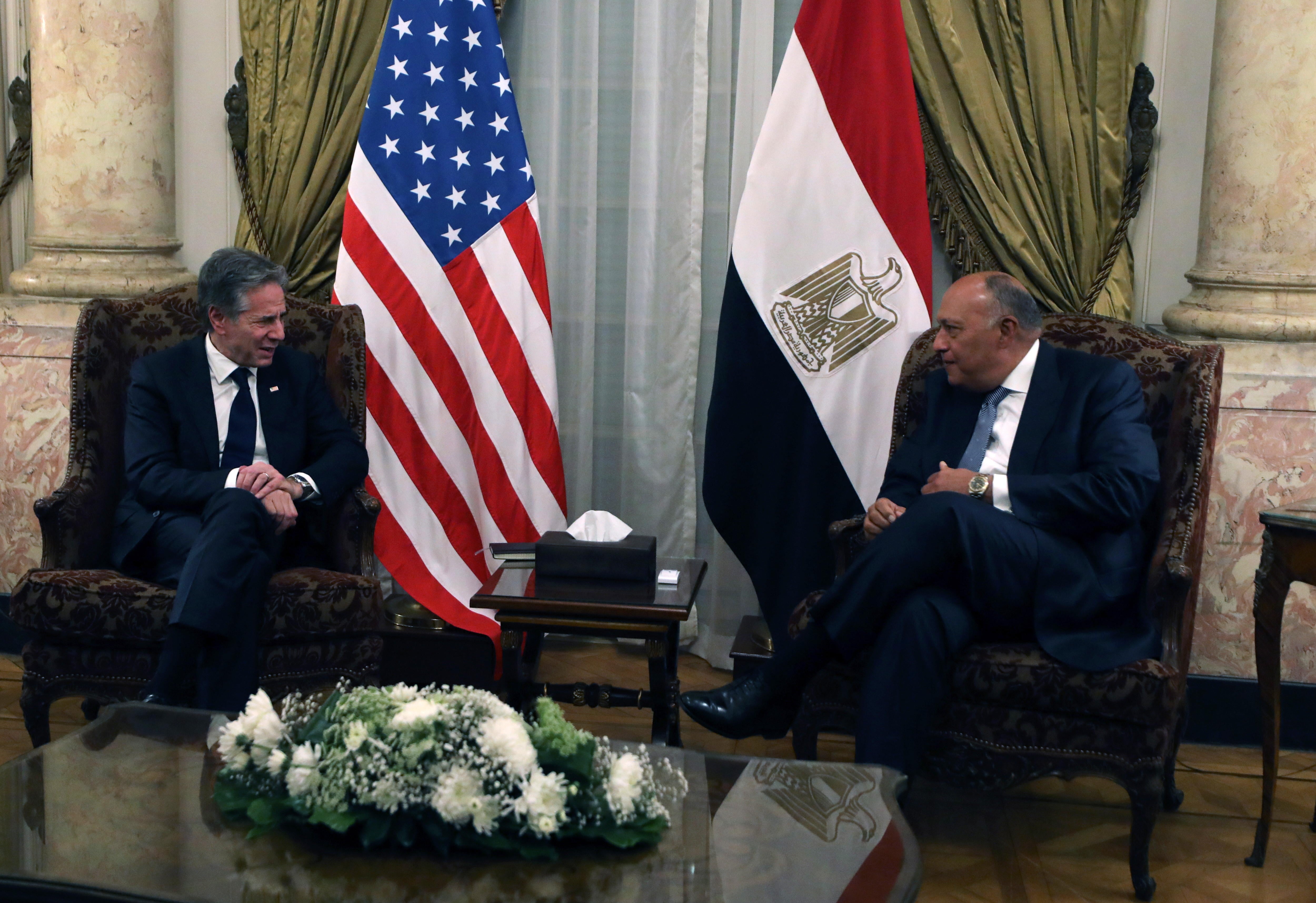 Antony Blinken durante su reunión con el ministro de Exteriores de Egipto, Sameh Shoukry, en El Cairo