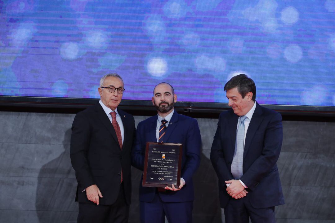 El eldense Felipe Martínez recogió el galardón como presidente de la Federación Española de Boxeo