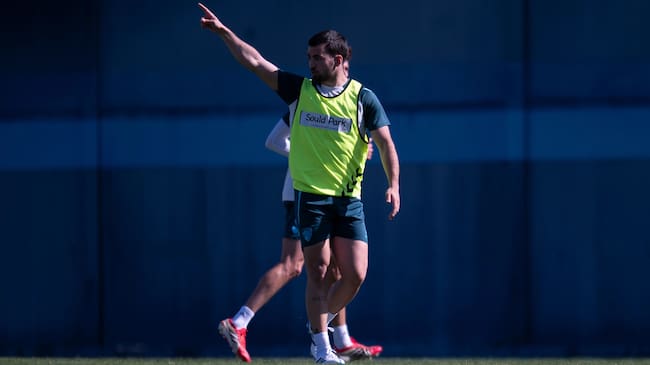 Ramón Enríquez, en el entrenamiento del Málaga celebrado en el anexo de La Rosaleda