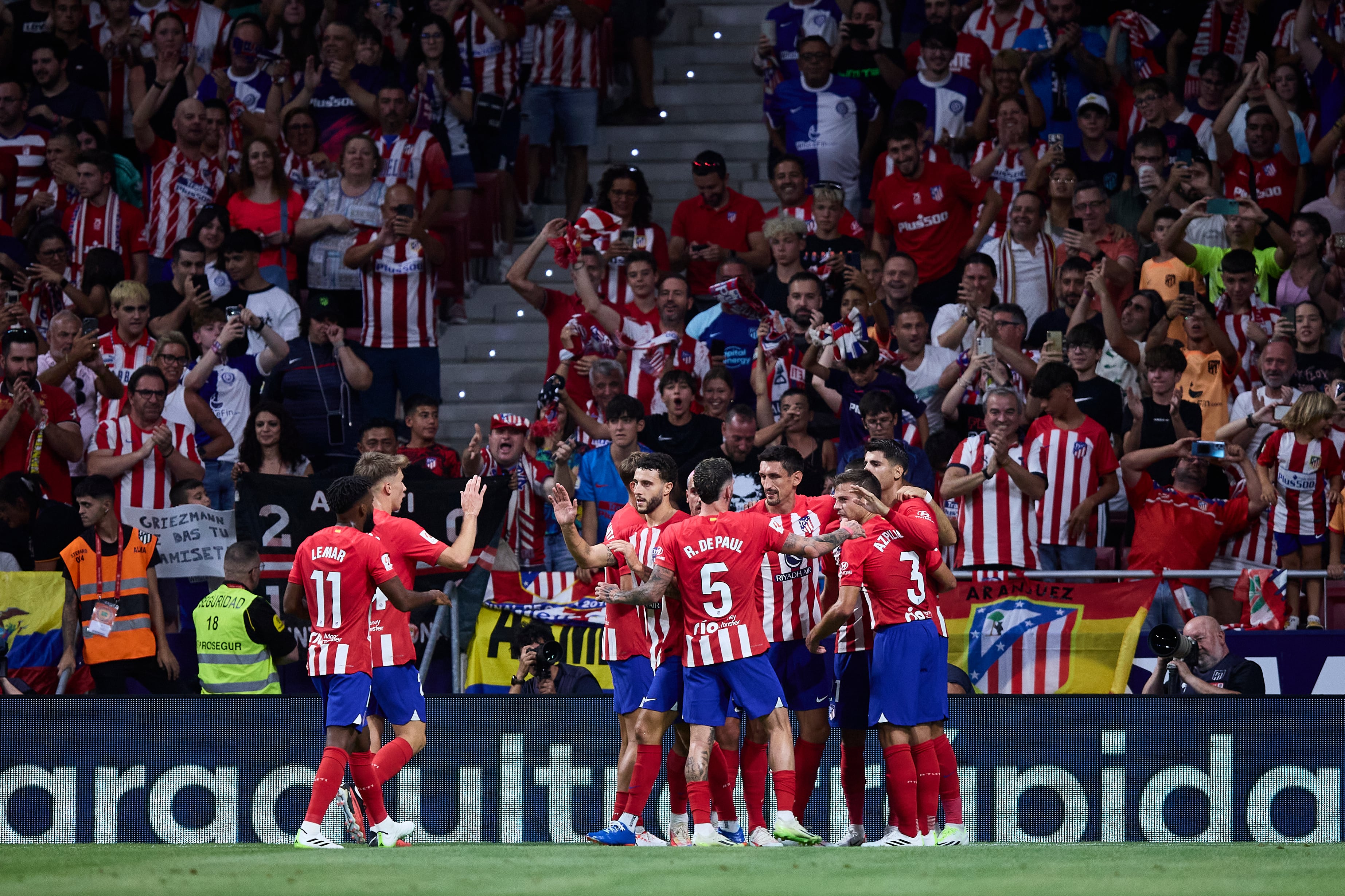 El Atlético de Madrid celebrando el tanto de Álvaro Morata contra el Granada en la jornada 1 de LaLiga EA Sports.