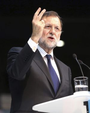 GRA638. MADRID. 22/05/2015.- El presidente del PP Mariano Rajoy durante su intervención en el acto electoral de cierre de campaña que los populares celebran hoy en el Palacio de los Deportes de la Comunidad de Madrid. EFE/Ballesteros