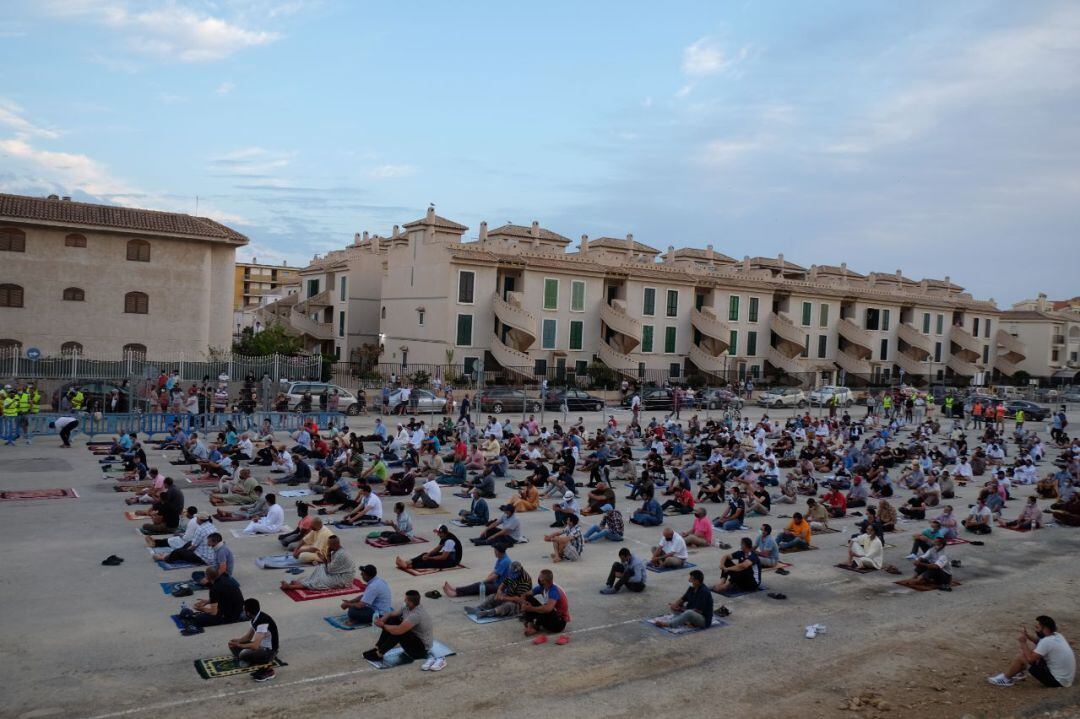 Oración en Mazarrón de la comunidad musulmana para despedir a Younes Bilal