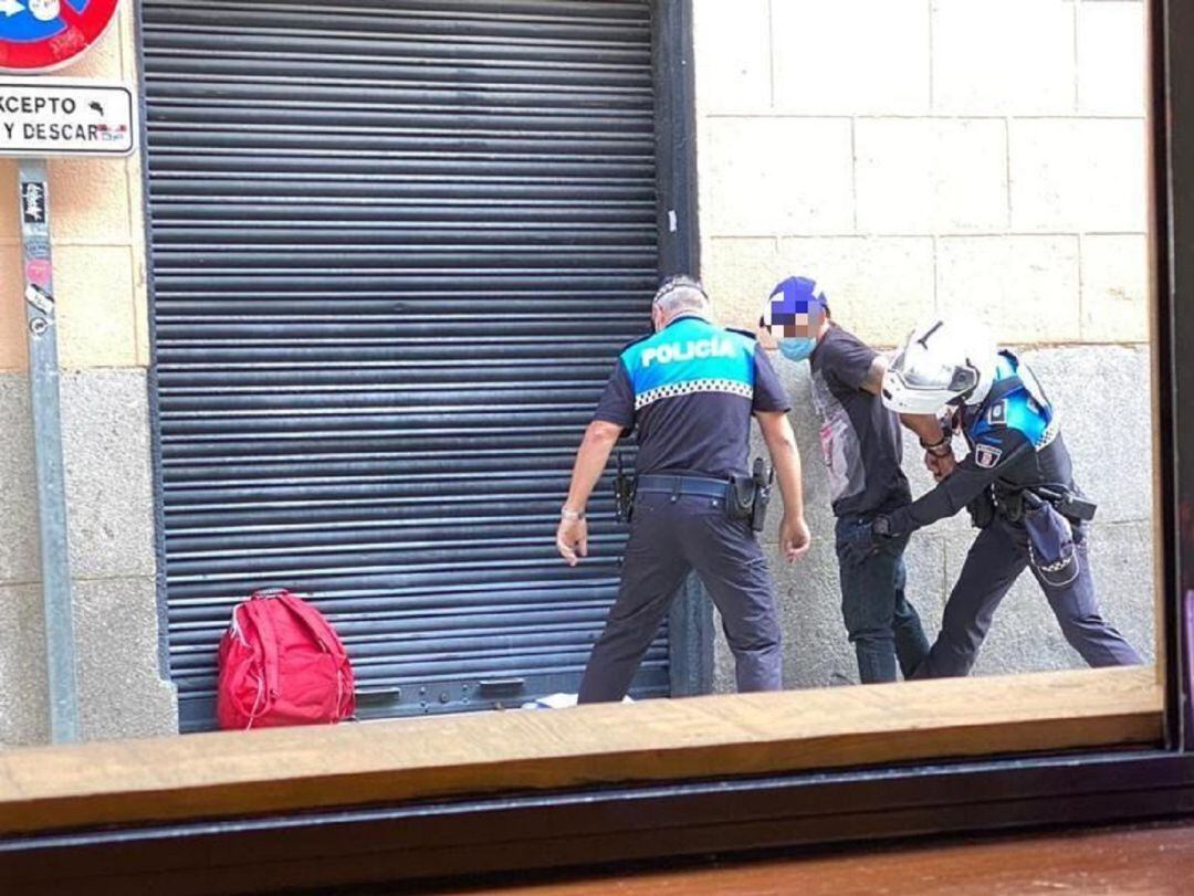 Momento de la detención del presunto asesino de San Millán