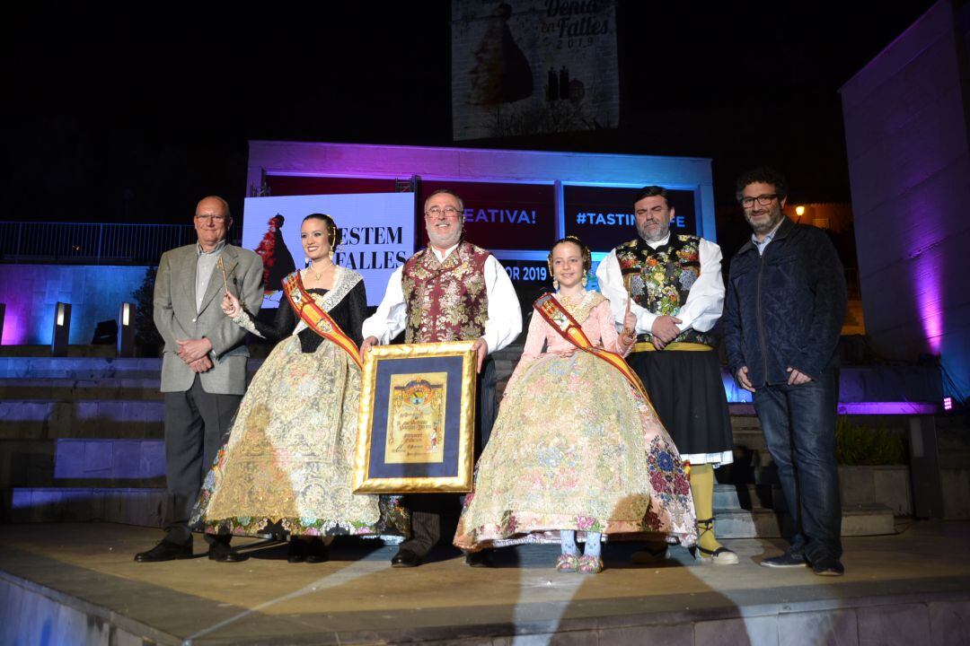 Las Falleras Mayores de Dénia, Amparo Petrie y Neus Suárez, con las llaves de la ciudad.