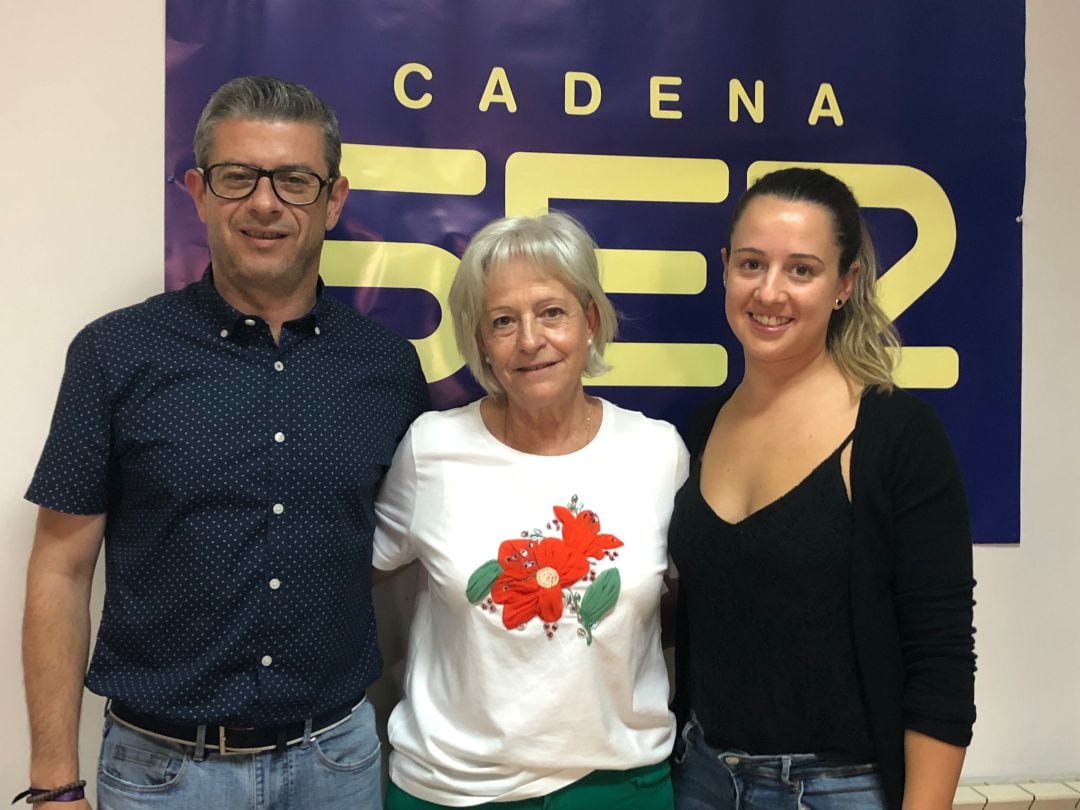 De izquierda a derecha. Pedro Tendero, alcalde de Motilla del Palancar. Josefina García, Presidenta de la Asociación Luna y Patricia Madrigal, concejala de Servicios Sociales y Mujer