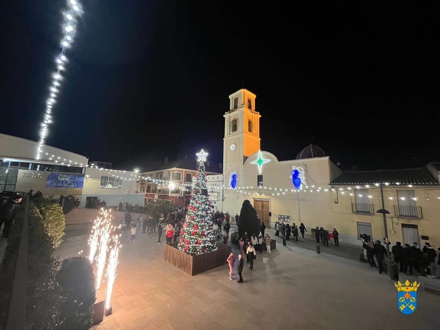 Iluminación y decoración navideña en Cañada