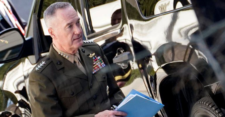 El general Joseph Dunford abandona la Casa Blanca tras la comparecencia de Donald Trump