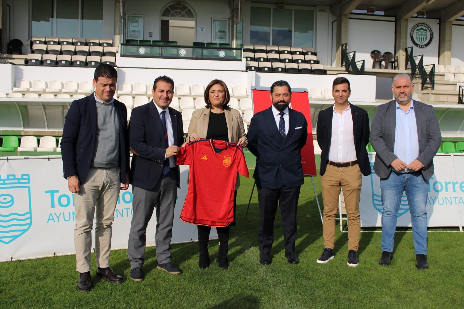 Representantes institucionales en la presentación del encuentro