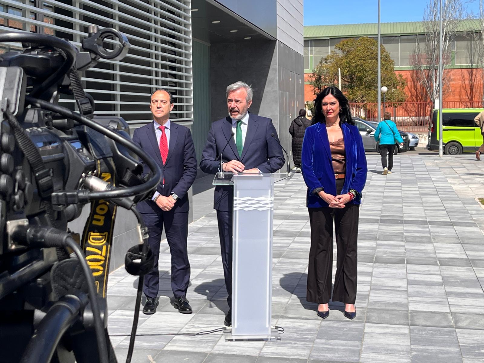 Bancalero, Azcón y Orduna tras la visita al nuevo centro de salud