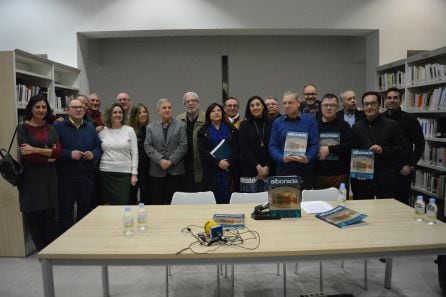 Imagen con algunos de los colaboradores de la edición de la revista Alborada de Elda