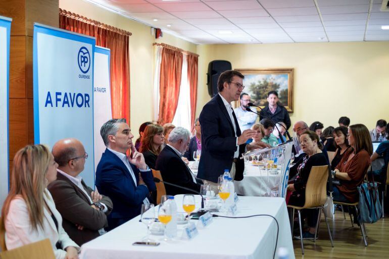 Feijoo en un acto de campaña con Manuel Baltar en Ourense