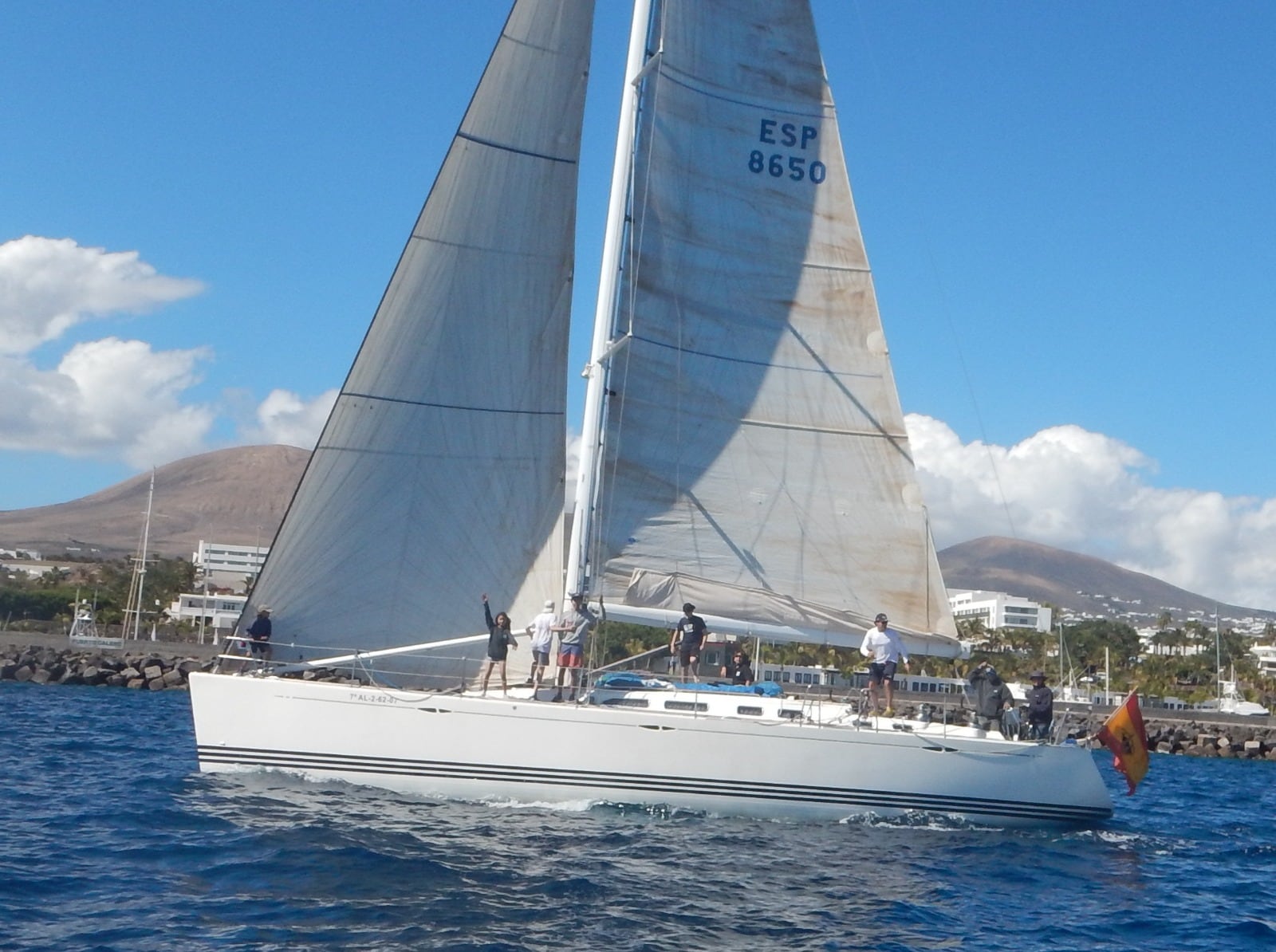 Uno de los barcos participantes en el Memorial Pedro de Armas–Vuelta a Lanzarote.