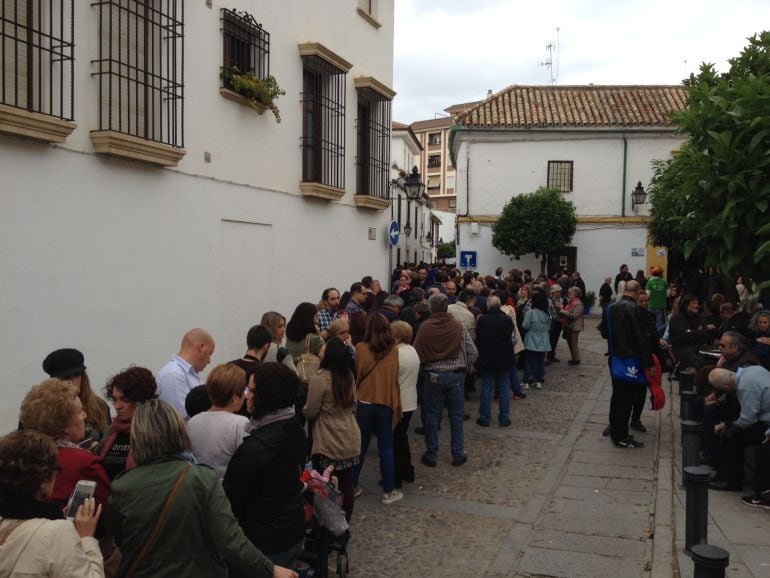 Colas para visitar los patios del Alcazar Viejo