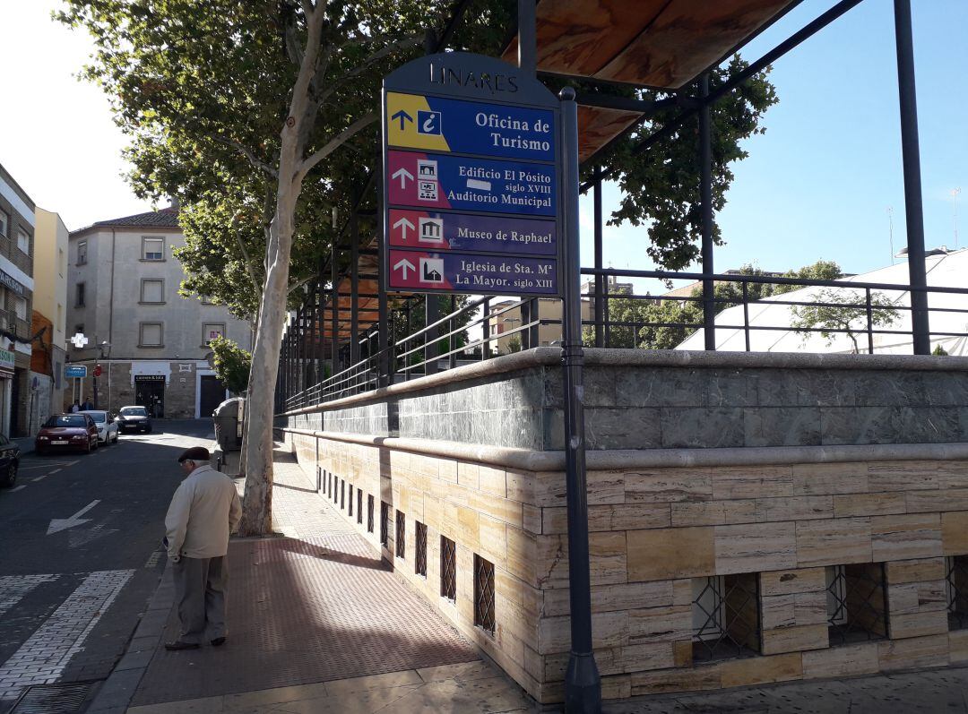 Nueva señalización turística en la Plaza del Ayuntamiento.
