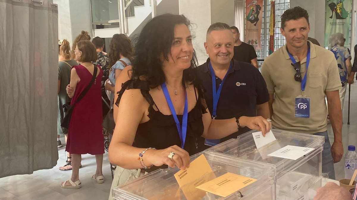 Loles Esteve es elegida senadora por el PP por la provincia de Alicante