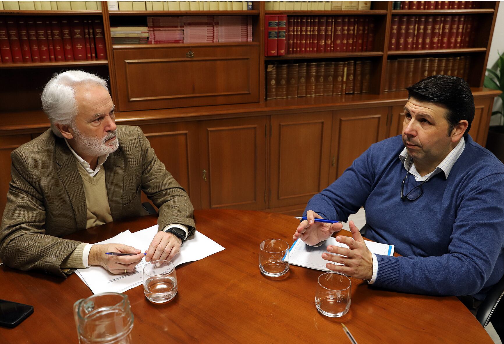 Agustín Muñoz junto a un representante de la Unión de Hermandades