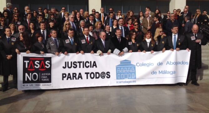 Protesta ante la Ciudad de la Justicia