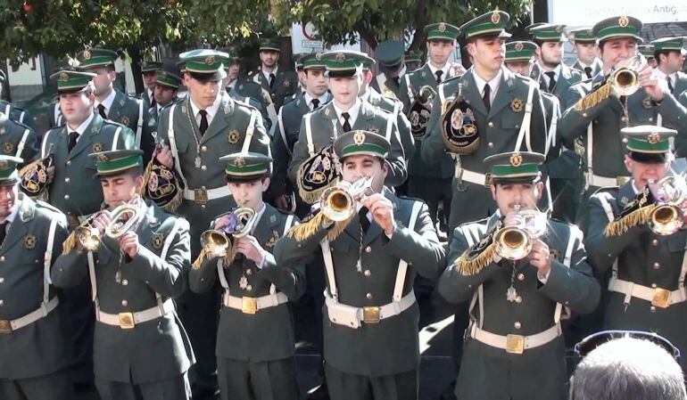 La banda de cornetas y tambores Centuria Macarena actúa el sábado por la tarde en los Jardines del Valle
