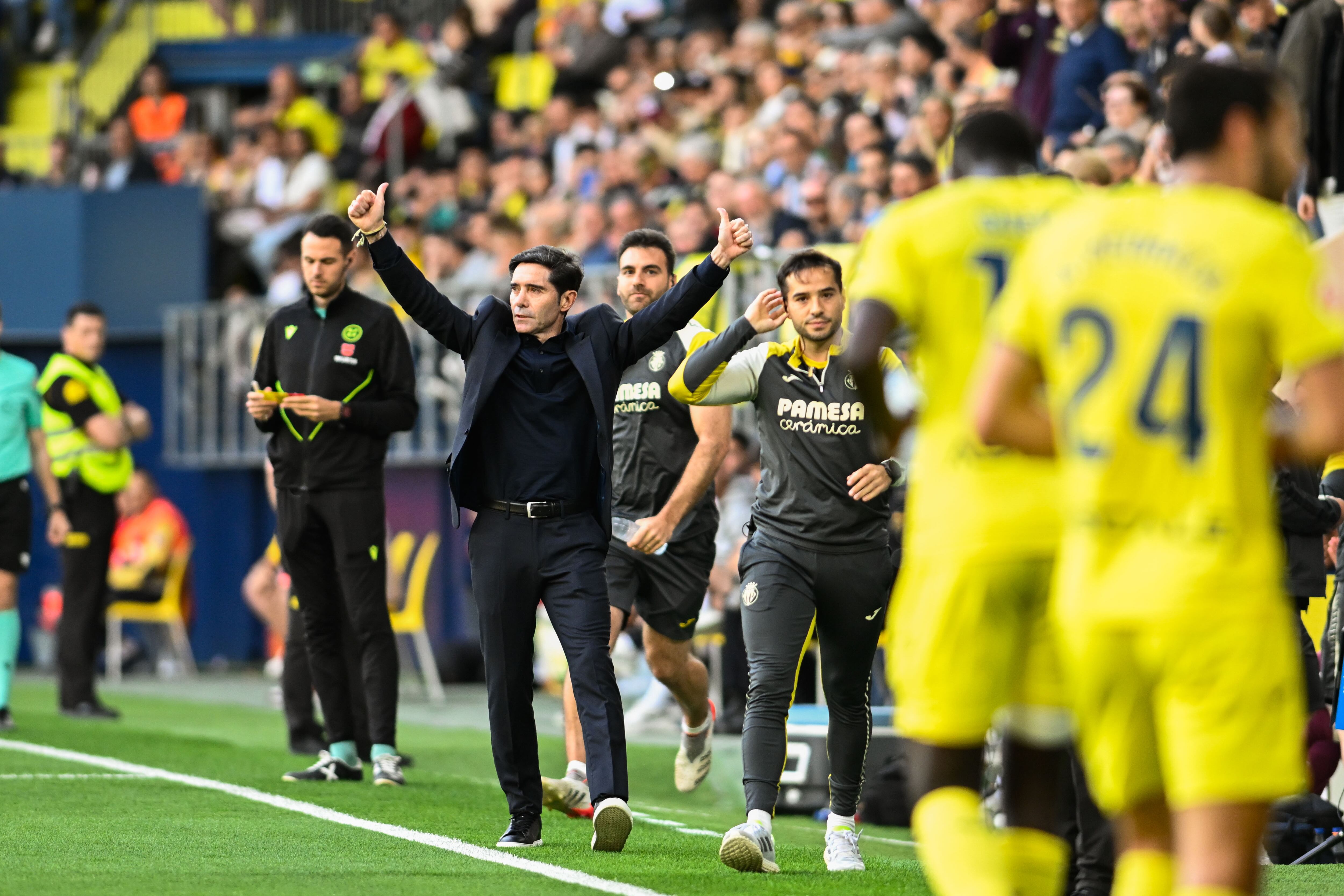 VILLARREAL (CASTELLÓN ), 14/05/2025.- El entrenador del Villarreal, Marcelino García Toral (2i), durante el partido de la jornada 36 de LaLiga EA Sports, entre el Villarreal y el Leganés, este miércoles en el Estadio de la Cerámica. EFE/ Andreu Esteban