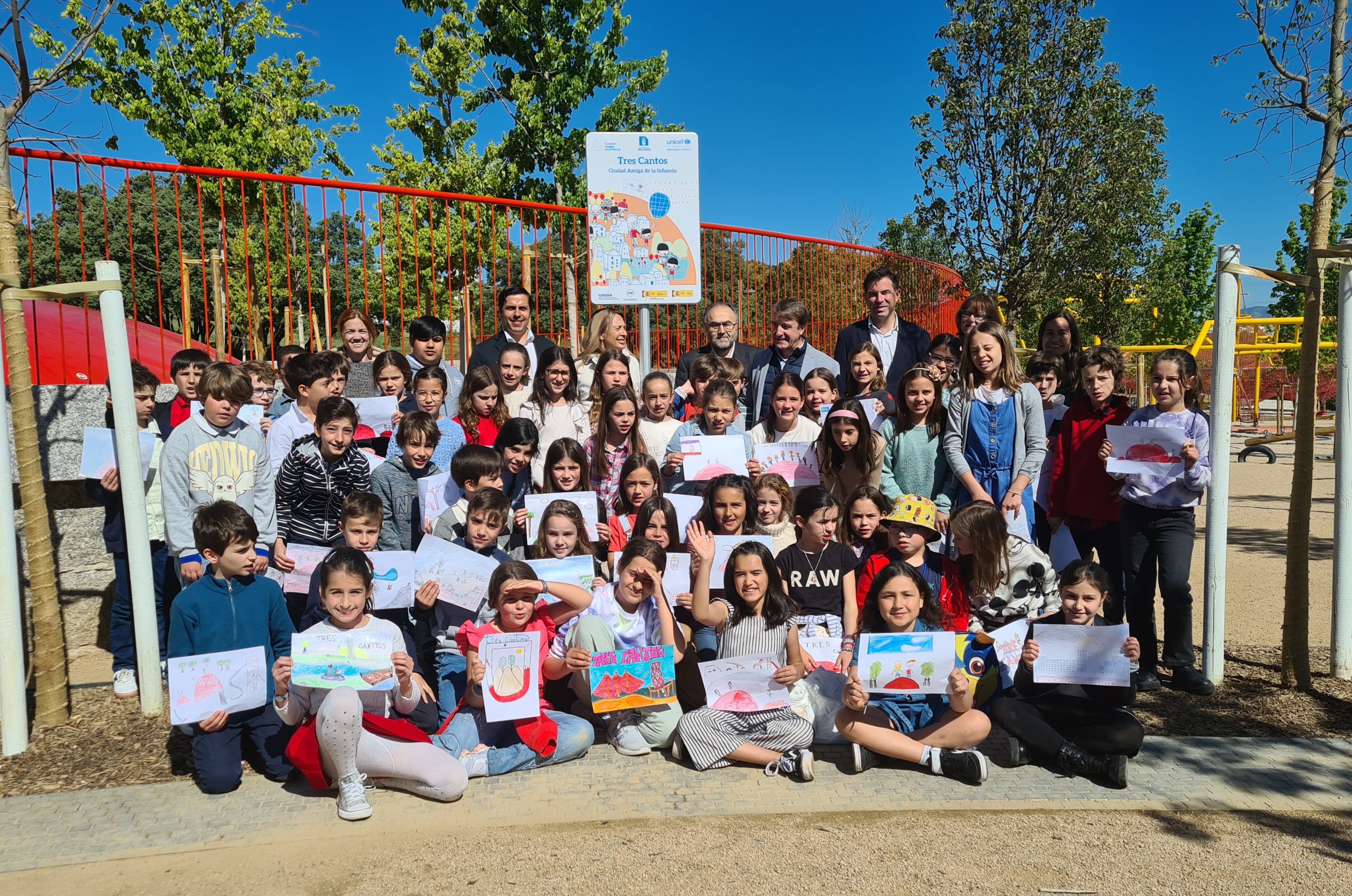 Inauguracion de la placa que reconoce a Tres Cantos como Ciudad Amiga de la Infancia