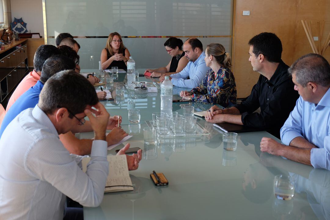 Patronals, institucions i sindicats han analitzat l'impacte de la fallida del turoperador britànic.