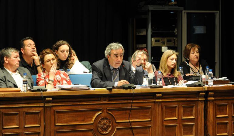 El exalcalde socialista de Alcorcón, Enrique Cascallana, durante un pleno municipal