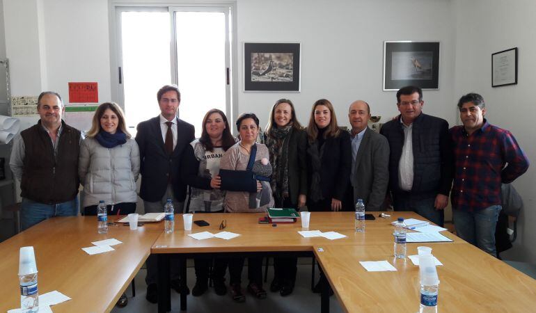 La delegada durante su visita al colegio Miguel Servet de Balerma.