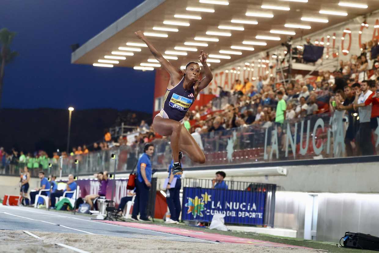 Ana Peleteiro en la final de triple salto en La Nucía