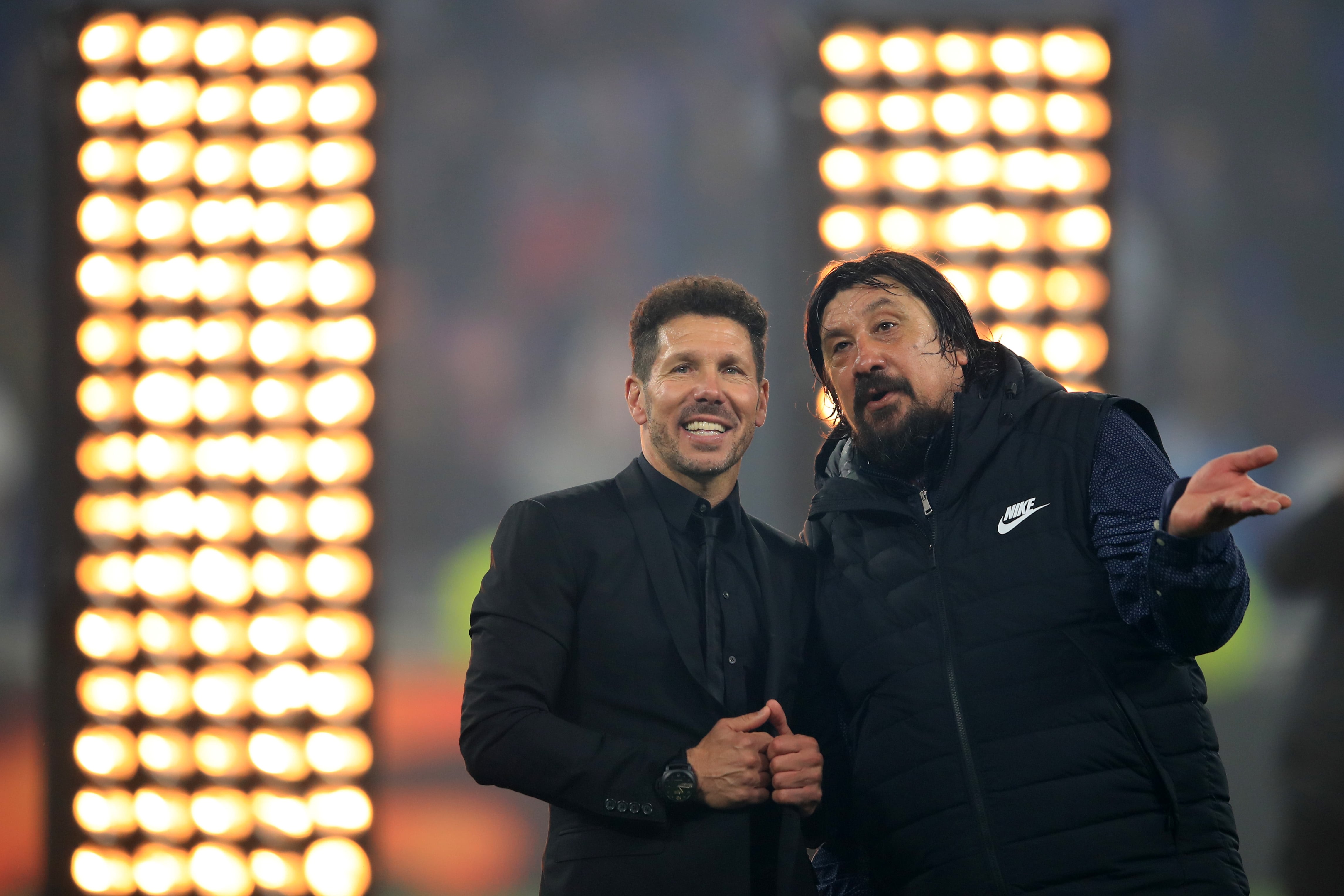 Diego Pablo Simeone y Germán Burgos, tras proclamarse campeones de Europa League con el Atlético