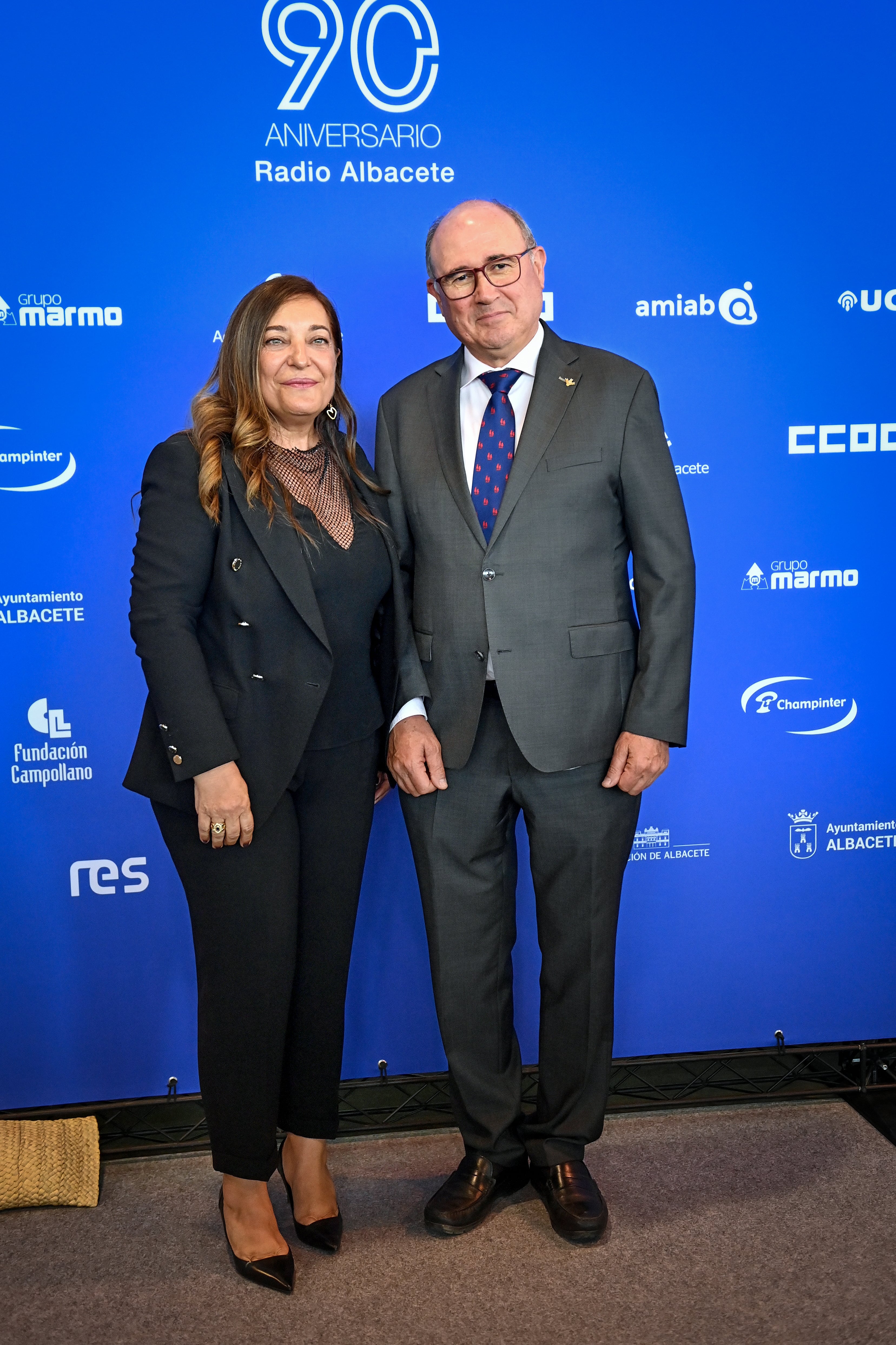 La directora de Radio Albacete, Justina Gómez, y el presidente de Fundación Globalcaja, Herminio Molina.