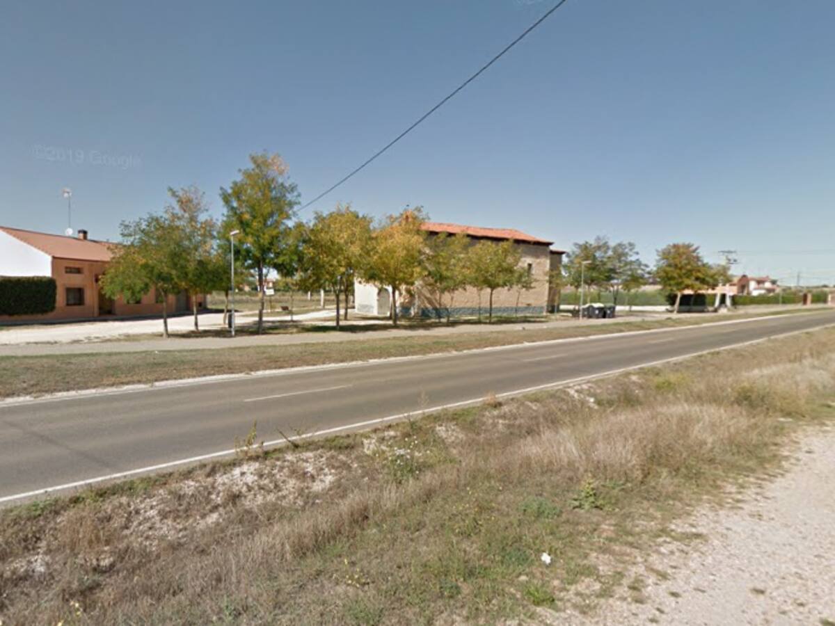 Vuelca un turismo a la altura de la ermita de San Isidro