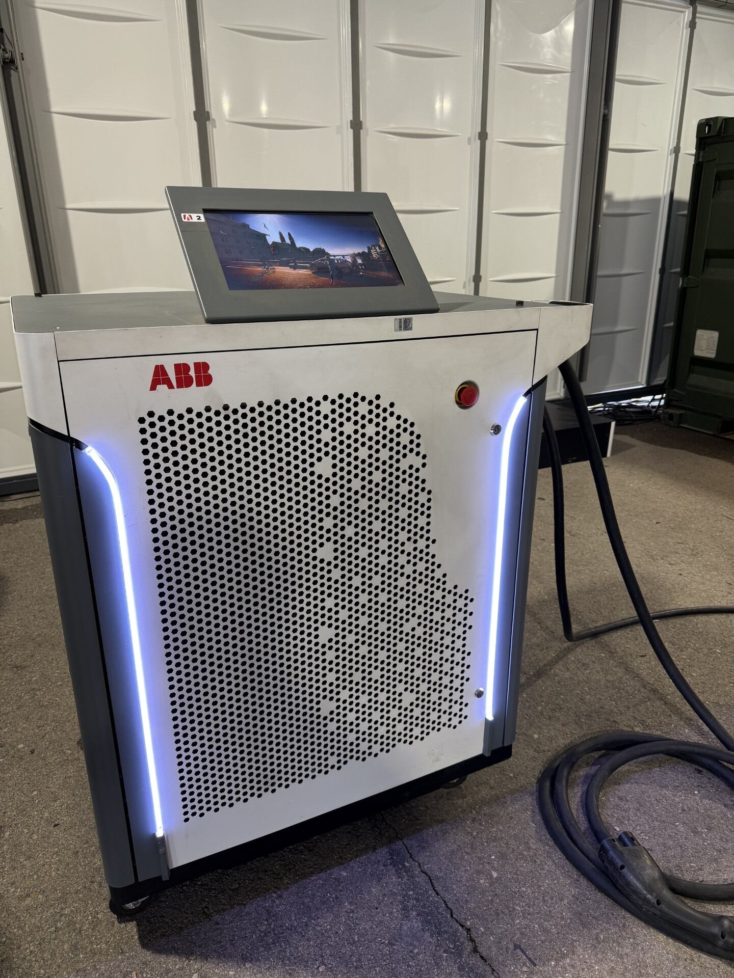 Uno de los 12 cargadores de ABB para cargar los coches de la Fórmula E