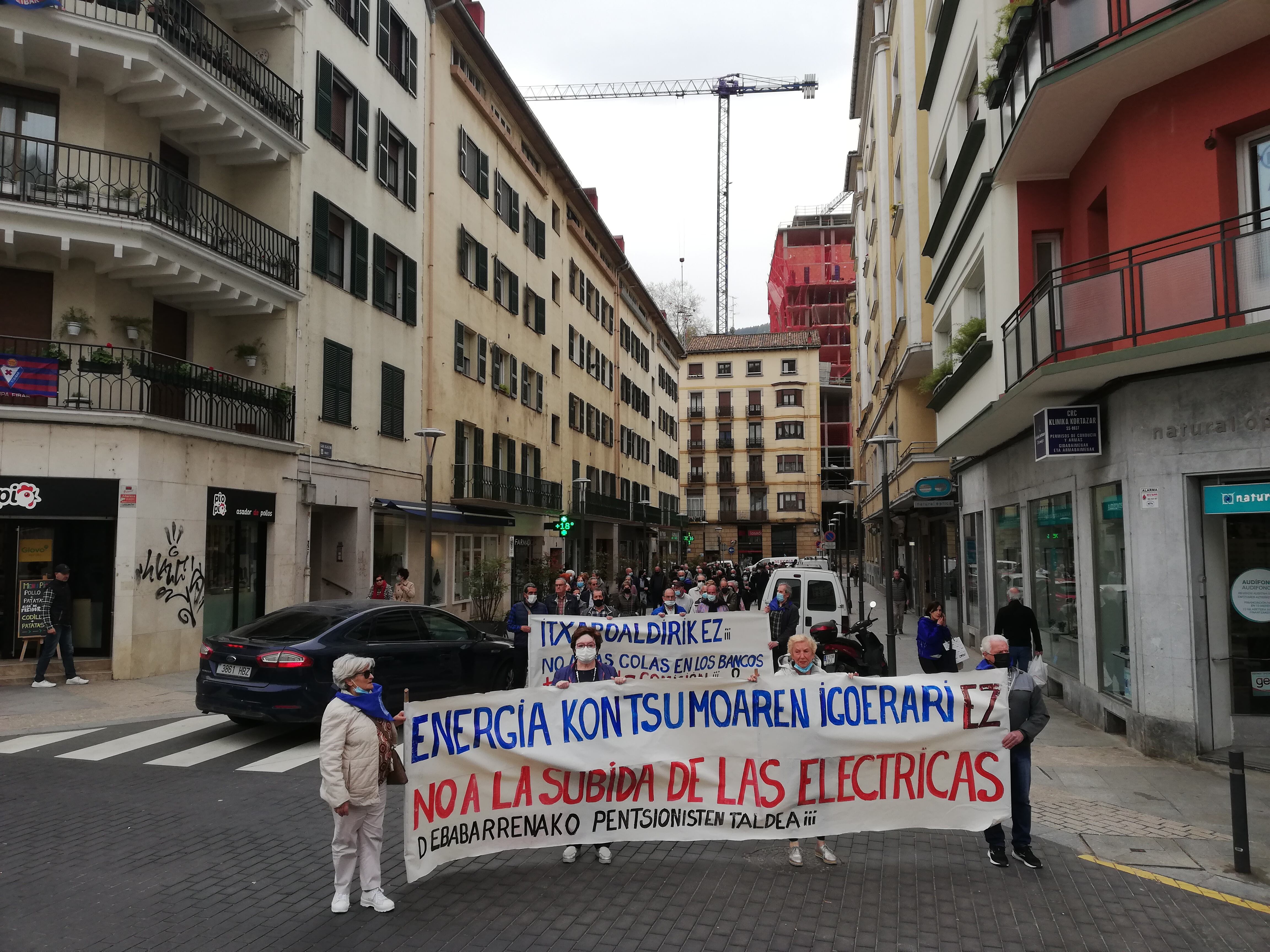 Los pensionistas se han manifestado desde Unzaga hasta la calle San Agustín