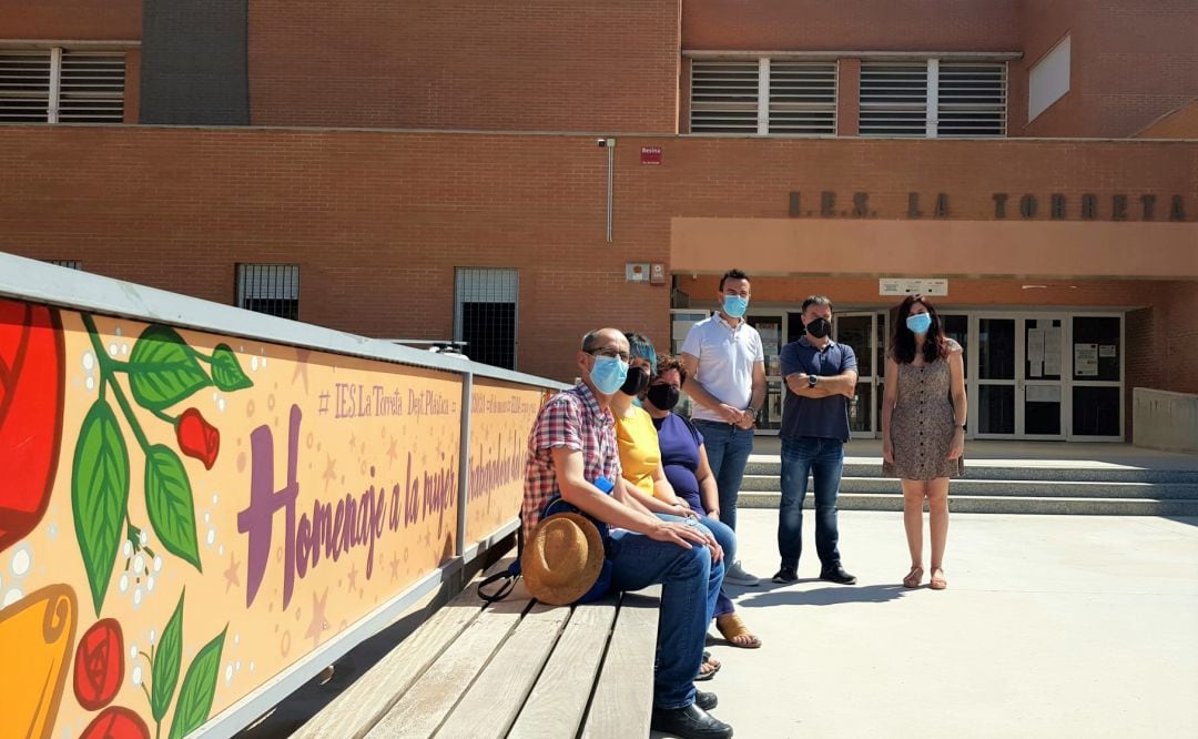 Mural homenaje Mujer Trabajadora Elda en el IES La Torreta