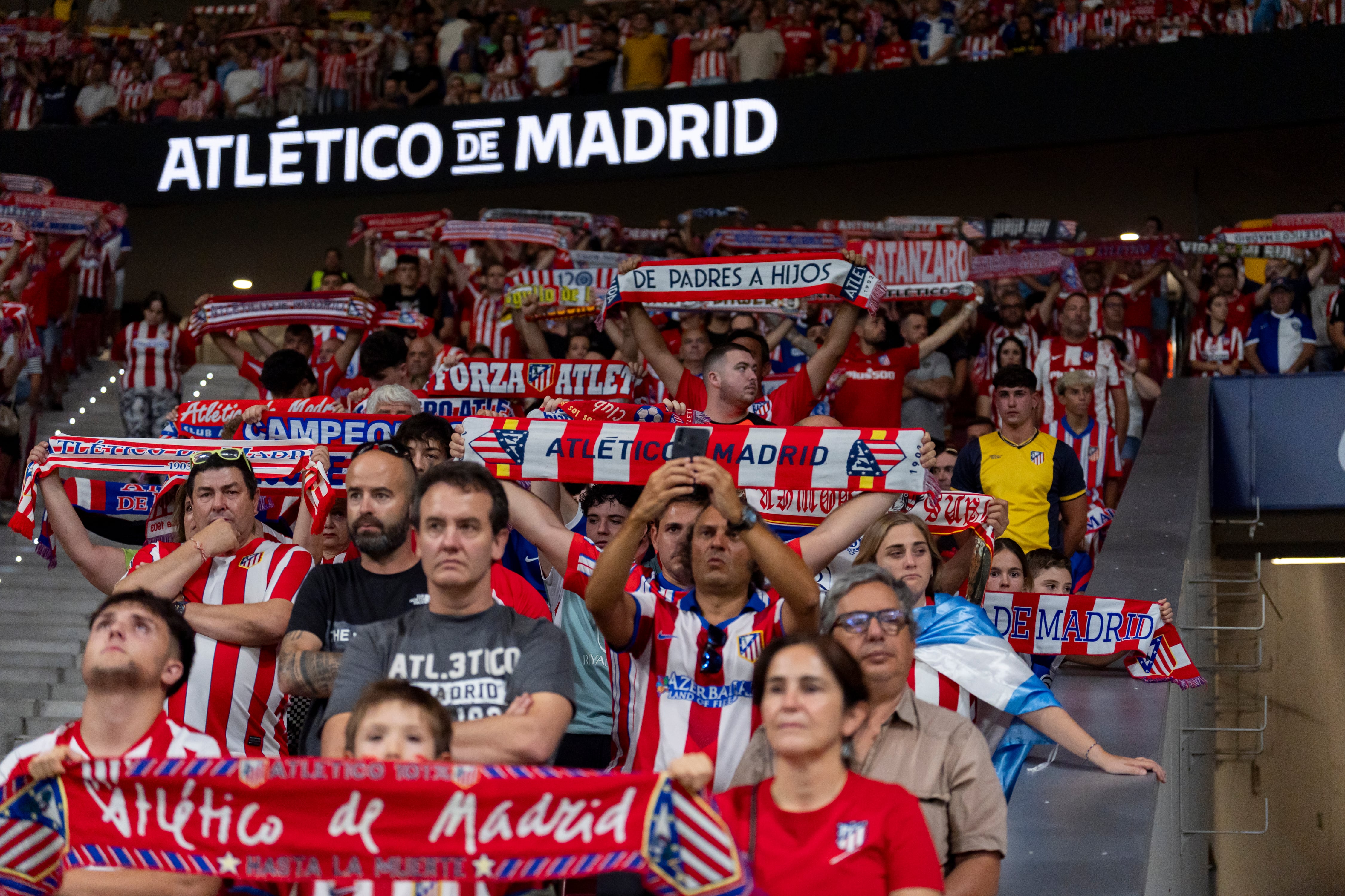 Afición del Atlético de Madrid animando