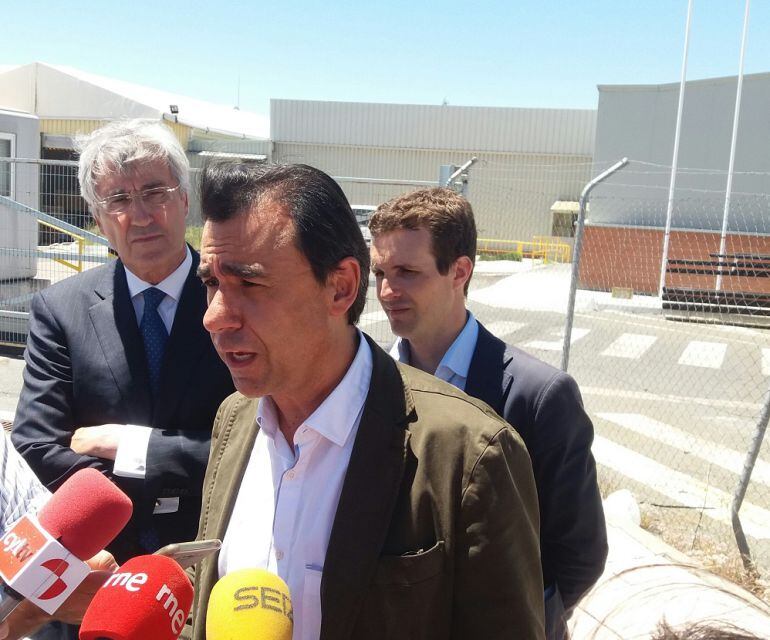 Fernández Maillo atendió a los medios de comunicación a las puertas de Nissan