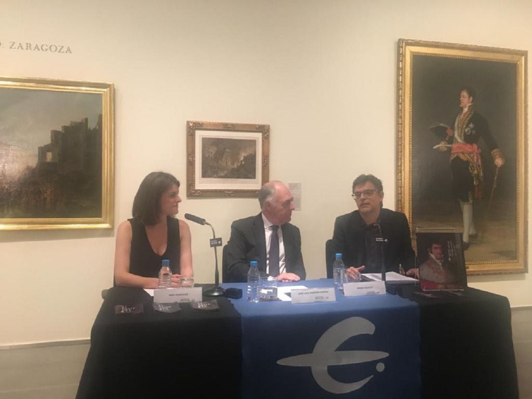 La Jefa del Área de Cultura de la Fundación Ibercaja, Inés González; el Director de la Fundación Ibercaja, José Luis Rodrigo y el comisario de la exposición, Pedro Rújula en la presentación de la exposición &quot;El viaje de Fernando VII&quot;