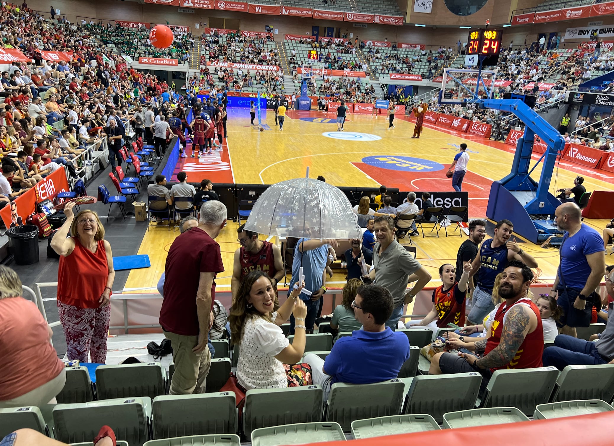 Momento del partido entre el UCAM Murcia y Carplus Fuenlabrada