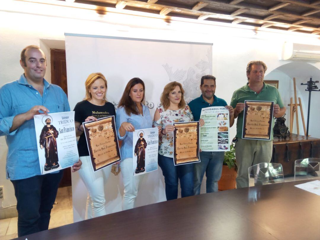 La Hermandad del Santo Entierro y la asociación de vecinos del Barrio San Francisco, en colaboración con el Ayuntamiento de Ronda, son los organizadores del festejo.