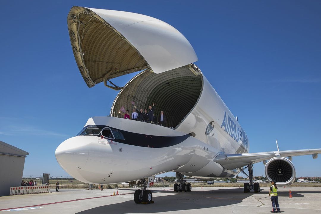 El BelugaXL ha aterrizado hoy por primera vez en la planta de Airbus en Getafe (Madrid).