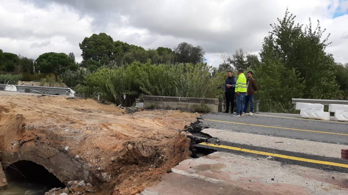 El consejero de Presidencia y portavoz de la Comunidad de Madrid, Miguel Ángel García, habla de la reconstrucción del puente sobre el Arroyo Culebro en Getafe.