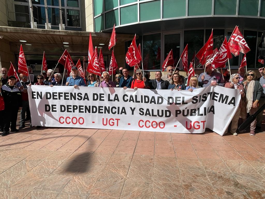 Concentración frente a la consejería de Política Social para exigir la constitución de una Mesa de Diálogo sobre Dependencia