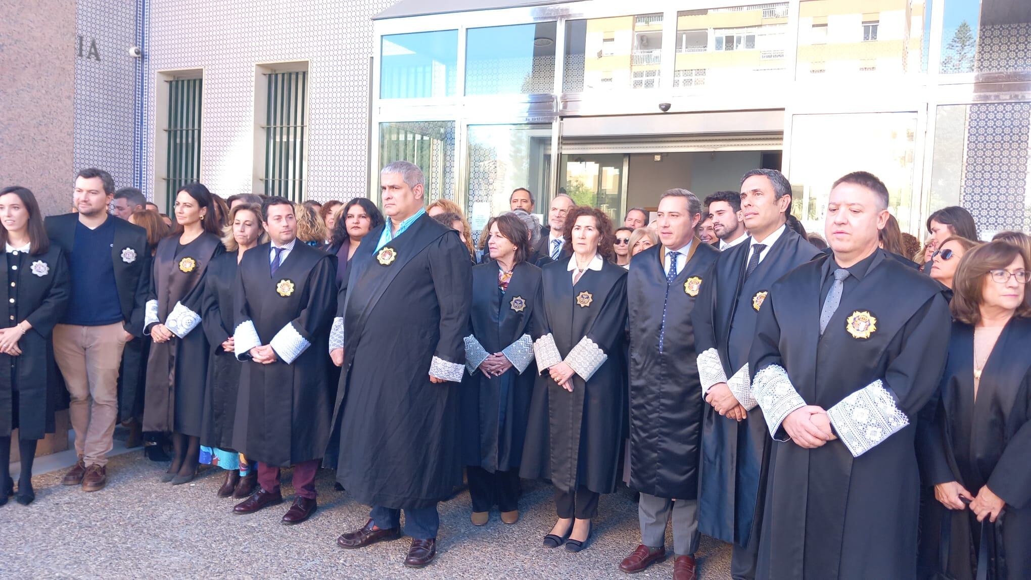 Concentración a las puertas de los Juzgados de Algeciras .